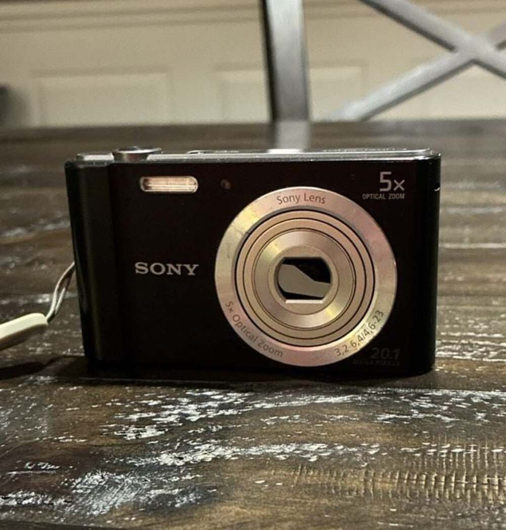 Sony Cyber-shot DSC-W800 20.1MP Digital Camera BROKEN